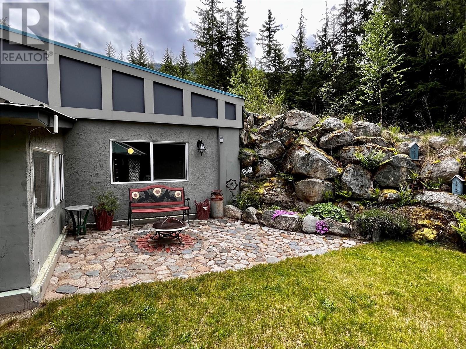 7705 Omen Road, Fauquier, British Columbia  V0G 1K0 - Photo 14 - 10348046