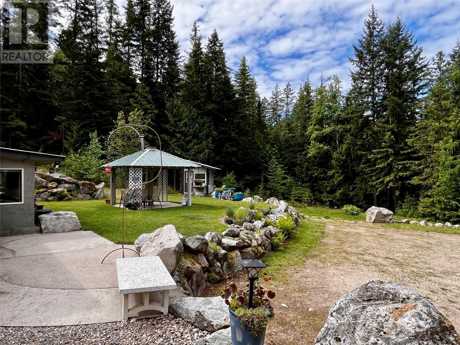 7705 Omen Road, Fauquier, British Columbia  V0G 1K0 - Photo 16 - 10348046