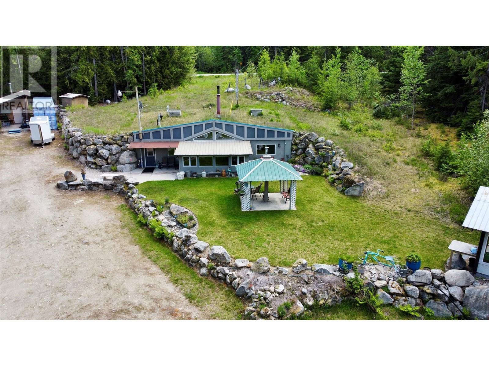 7705 Omen Road, Fauquier, British Columbia  V0G 1K0 - Photo 2 - 10348046