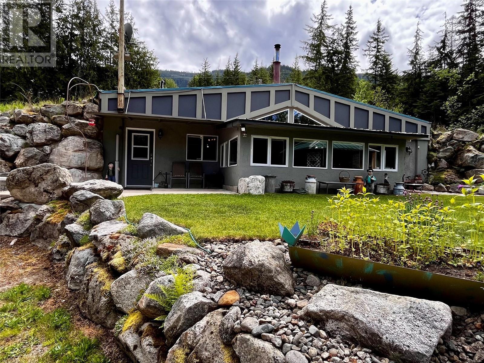 7705 Omen Road, Fauquier, British Columbia  V0G 1K0 - Photo 20 - 10348046