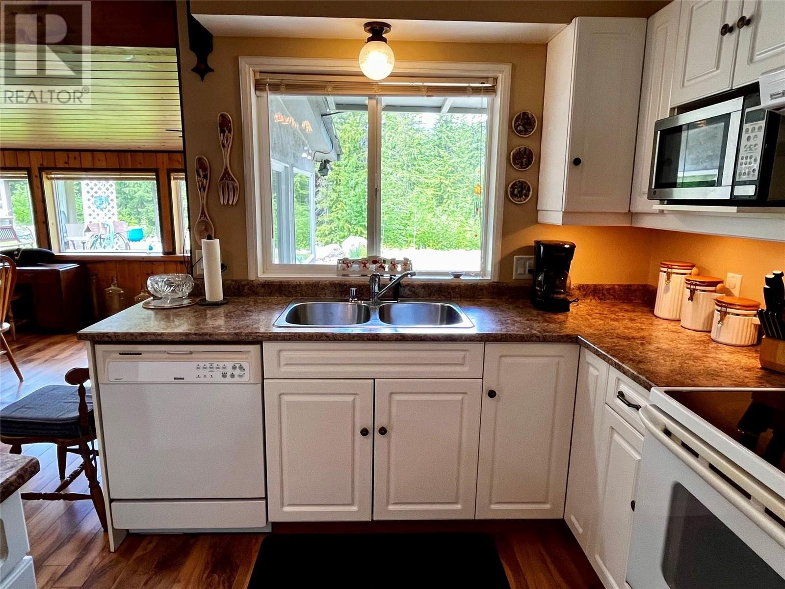 7705 Omen Road, Fauquier, British Columbia  V0G 1K0 - Photo 25 - 10348046