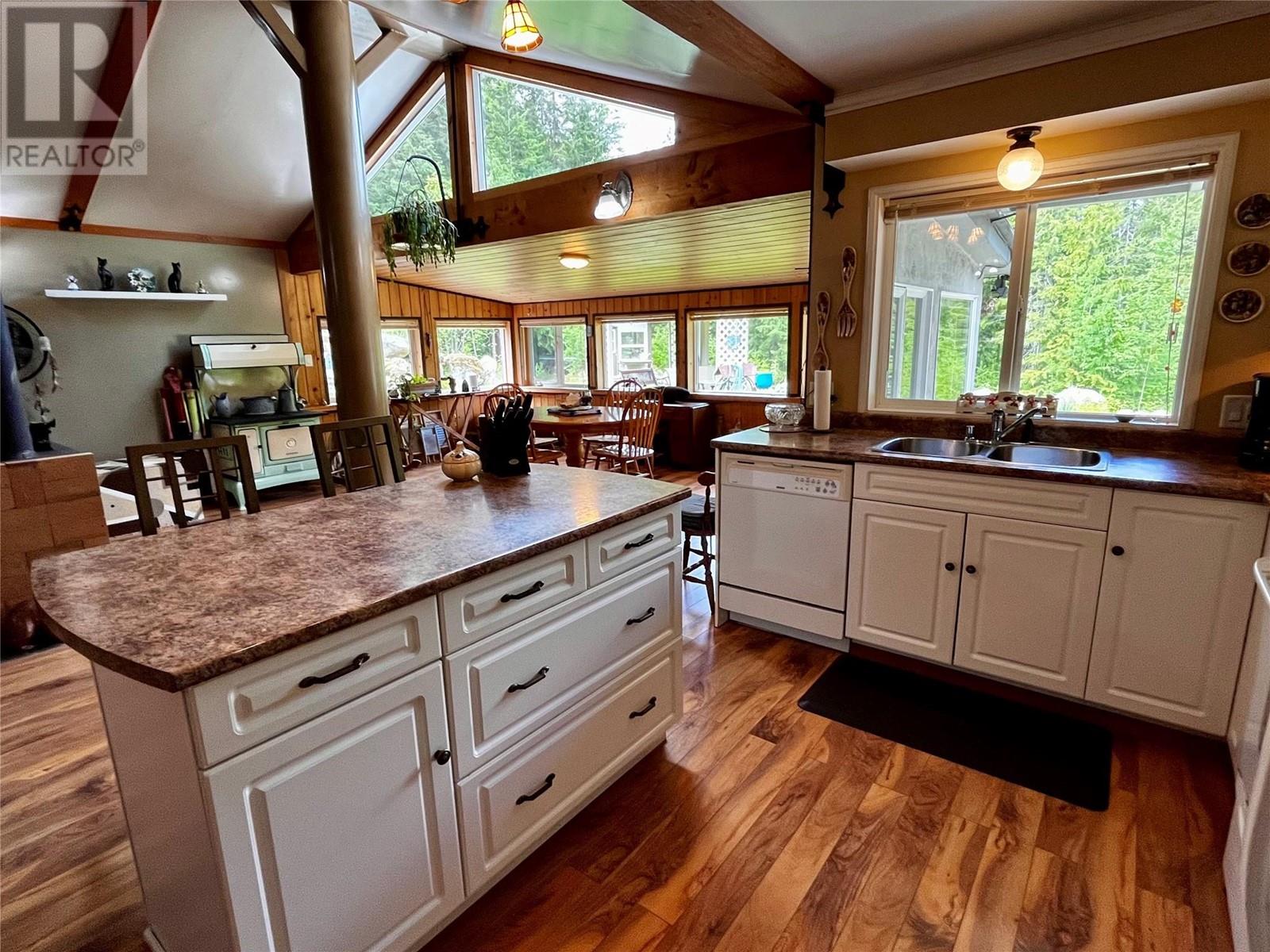 7705 Omen Road, Fauquier, British Columbia  V0G 1K0 - Photo 29 - 10348046