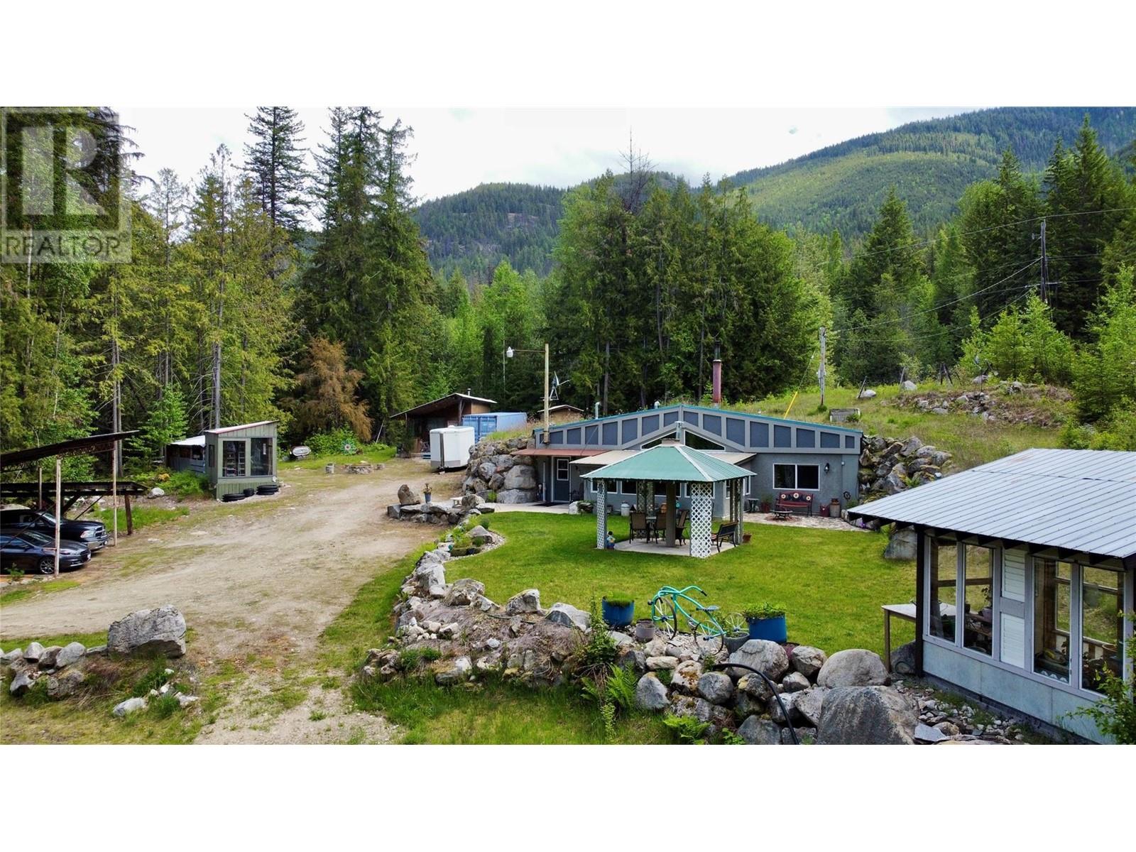 7705 Omen Road, Fauquier, British Columbia  V0G 1K0 - Photo 3 - 10348046