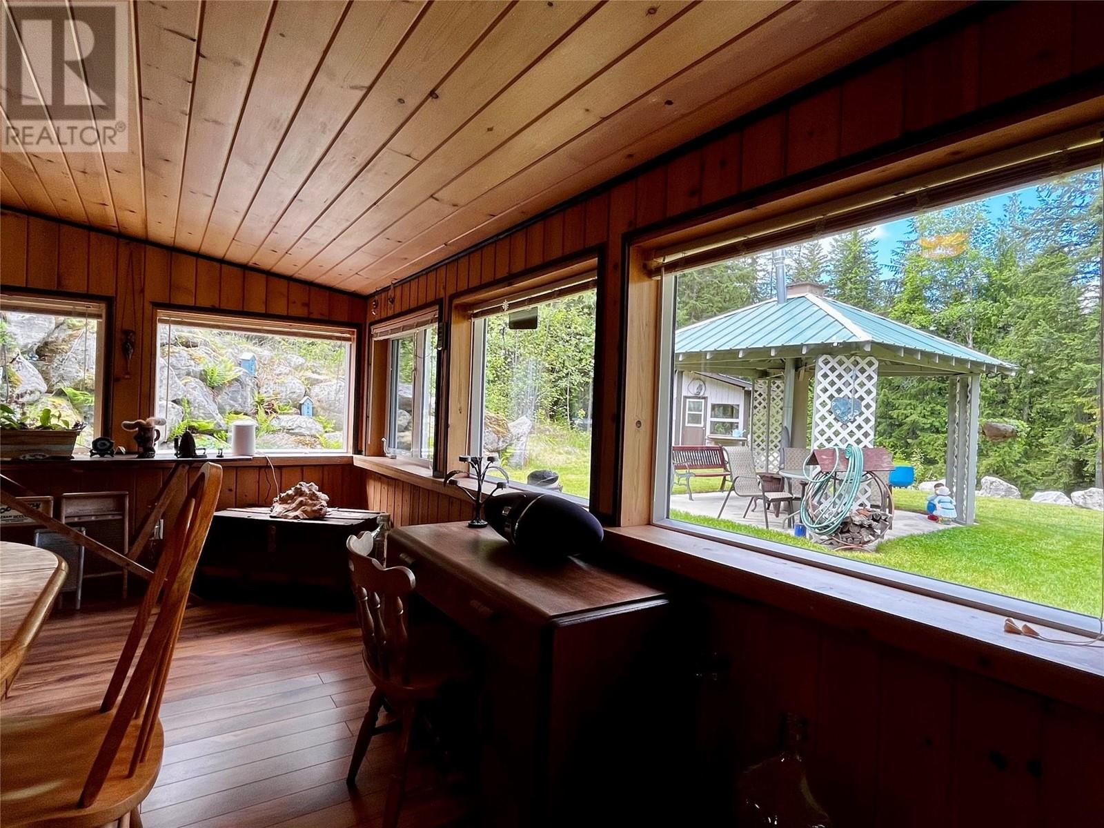 7705 Omen Road, Fauquier, British Columbia  V0G 1K0 - Photo 32 - 10348046