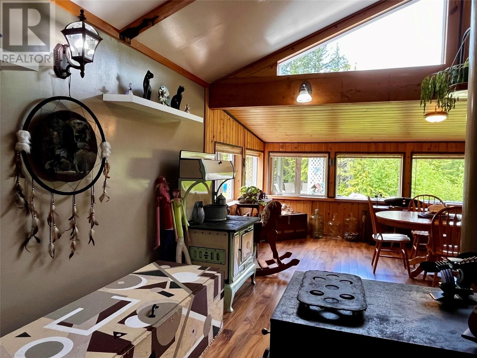 7705 Omen Road, Fauquier, British Columbia  V0G 1K0 - Photo 37 - 10348046