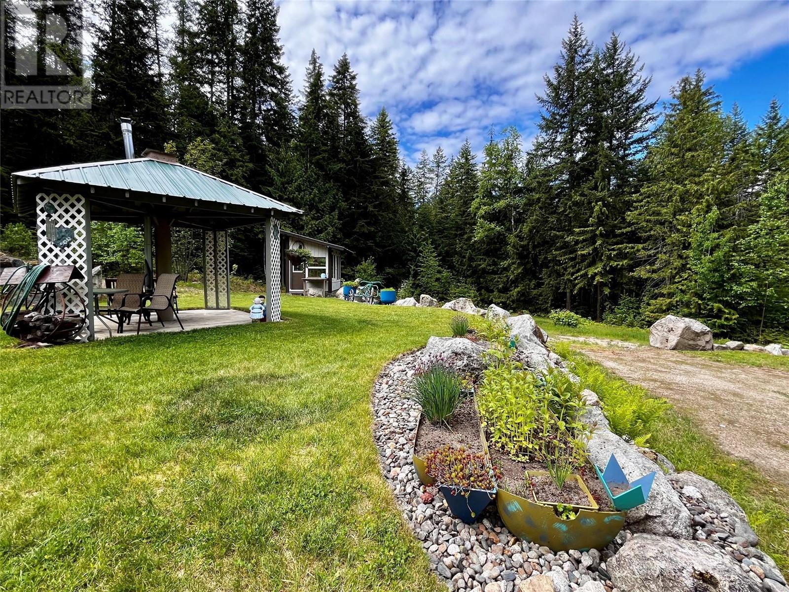 7705 Omen Road, Fauquier, British Columbia  V0G 1K0 - Photo 62 - 10348046