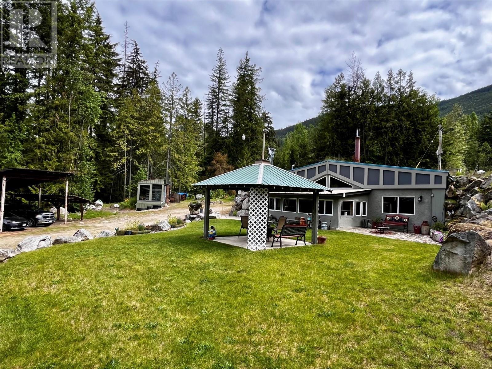7705 Omen Road, Fauquier, British Columbia  V0G 1K0 - Photo 67 - 10348046