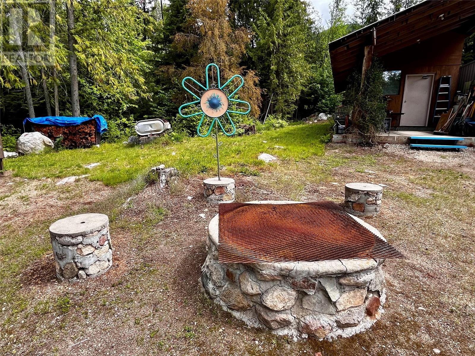 7705 Omen Road, Fauquier, British Columbia  V0G 1K0 - Photo 70 - 10348046