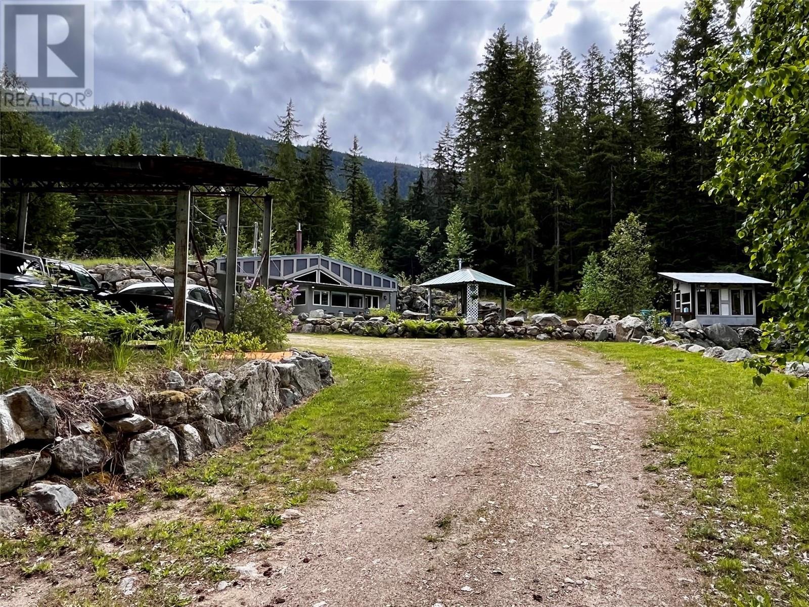 7705 Omen Road, Fauquier, British Columbia  V0G 1K0 - Photo 88 - 10348046