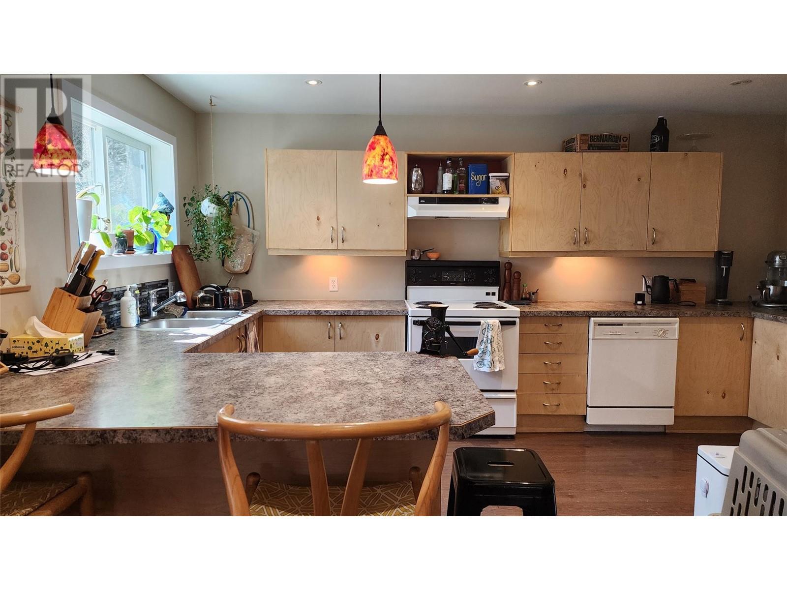2165 Spokane Street, Rossland, British Columbia  V0G 1Y0 - Photo 13 - 10345005
