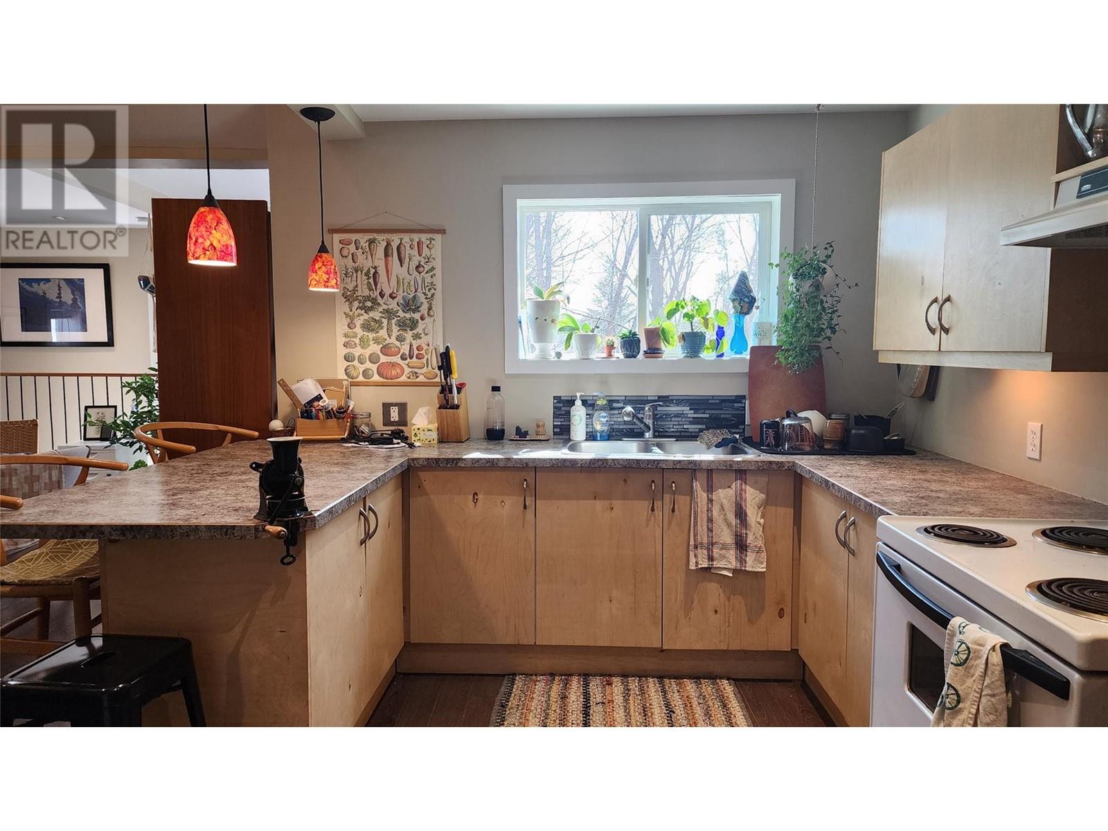 2165 Spokane Street, Rossland, British Columbia  V0G 1Y0 - Photo 14 - 10345005