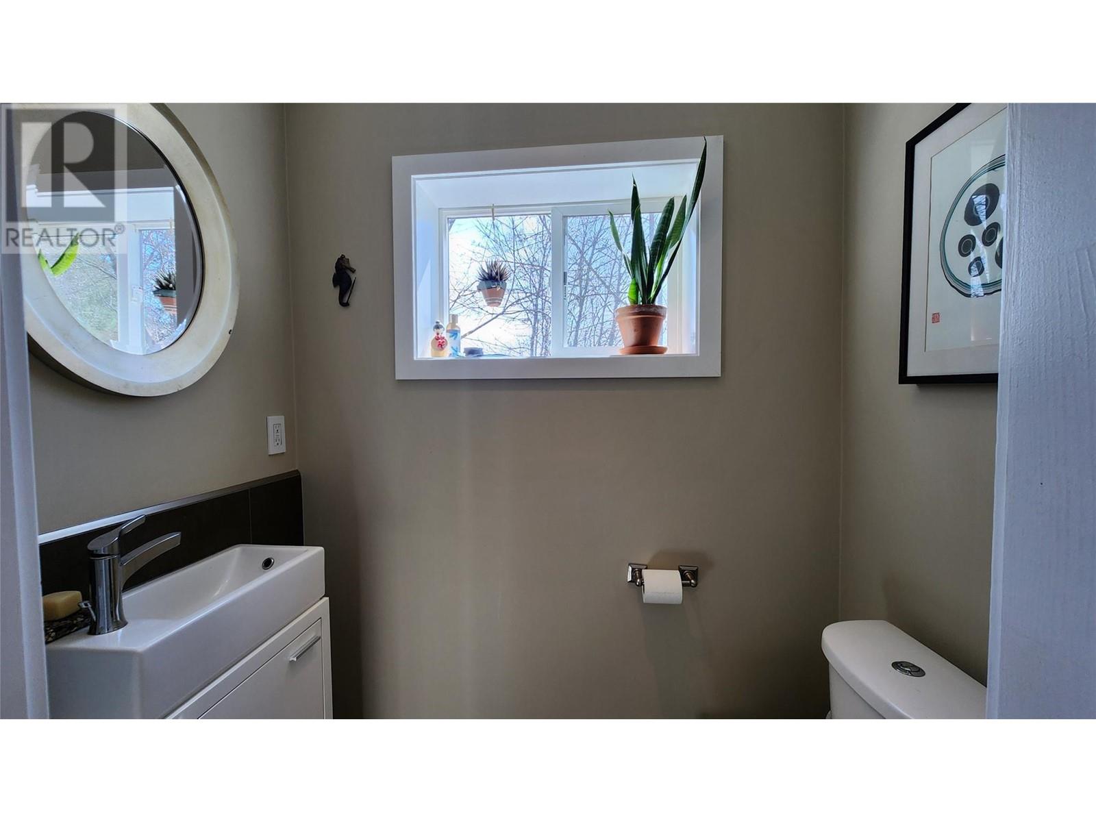2165 Spokane Street, Rossland, British Columbia  V0G 1Y0 - Photo 15 - 10345005