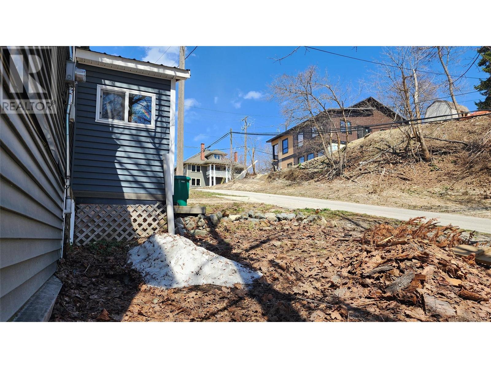 2165 Spokane Street, Rossland, British Columbia  V0G 1Y0 - Photo 32 - 10345005