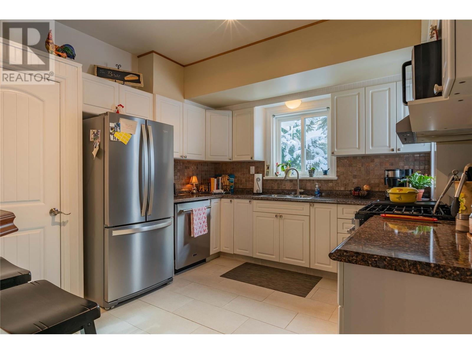 107 Ritchie Avenue, Trail, British Columbia  V1R 1G8 - Photo 4 - 10348736