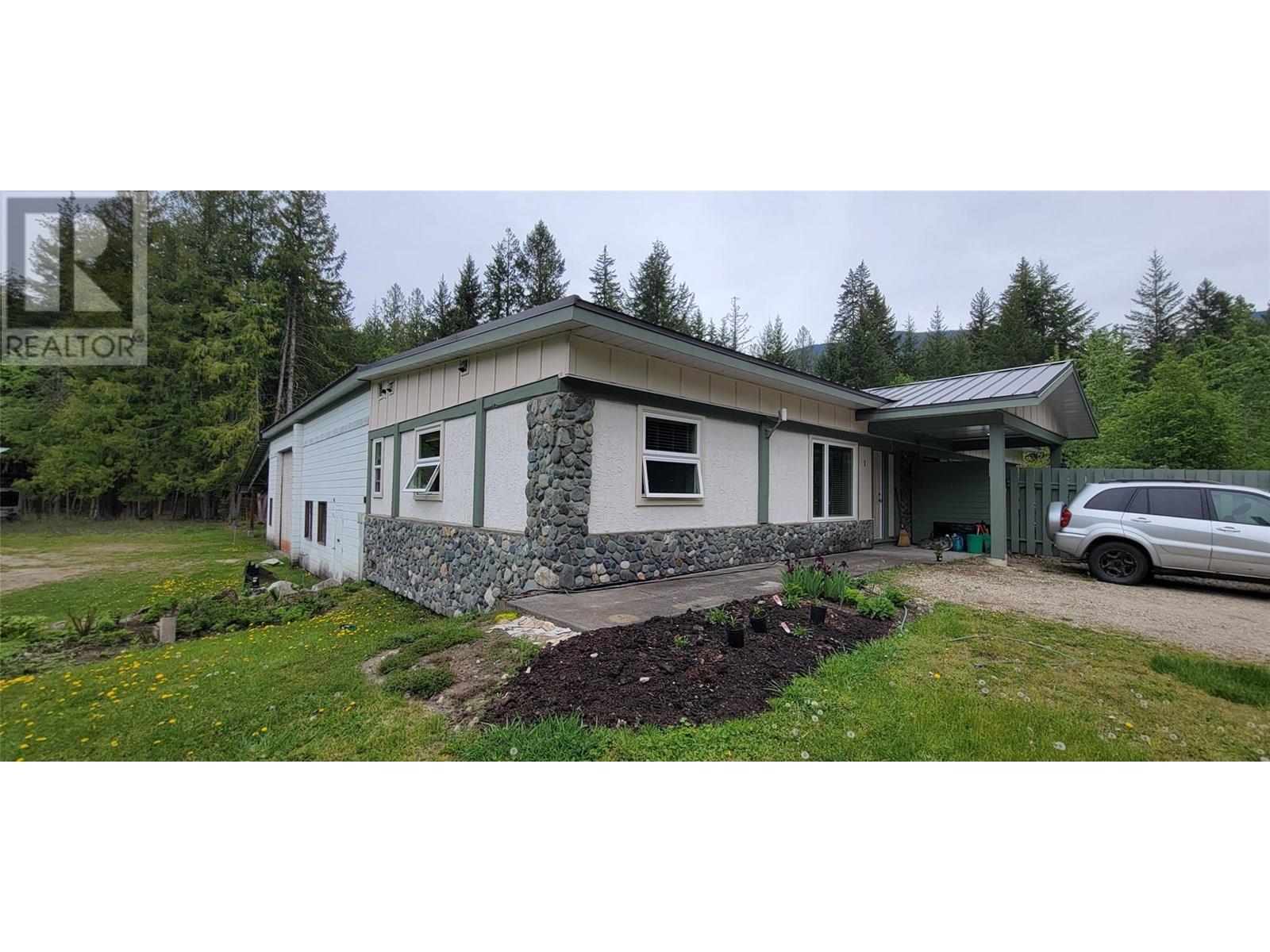 204 Stewart Street, Rosebery, British Columbia  V0G 1S1 - Photo 1 - 10347975