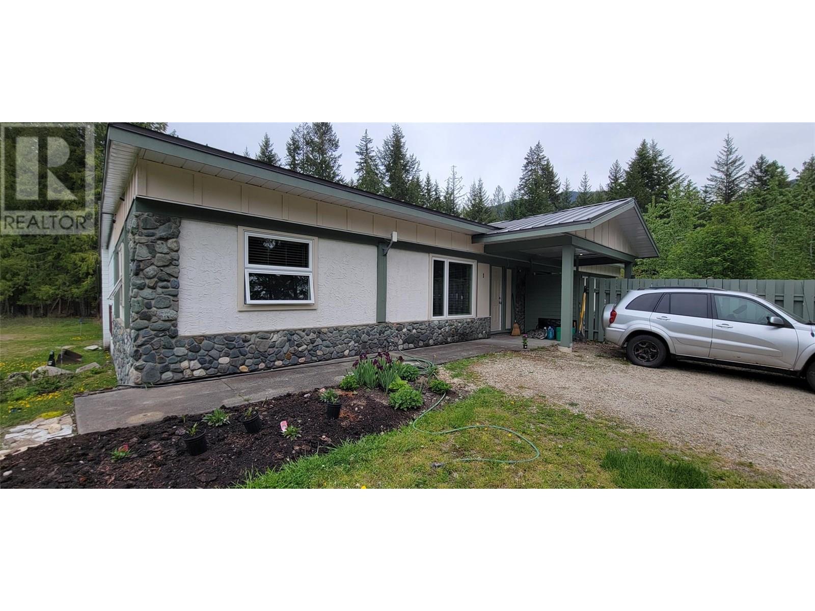 204 Stewart Street, Rosebery, British Columbia  V0G 1S1 - Photo 3 - 10347975