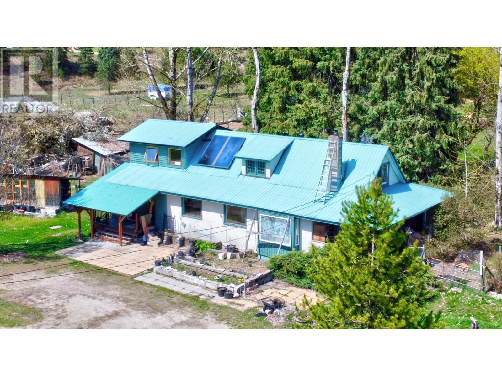 3837 Pass Creek Road, Crescent Valley, British Columbia  V0G 1H1 - Photo 1 - 10348935