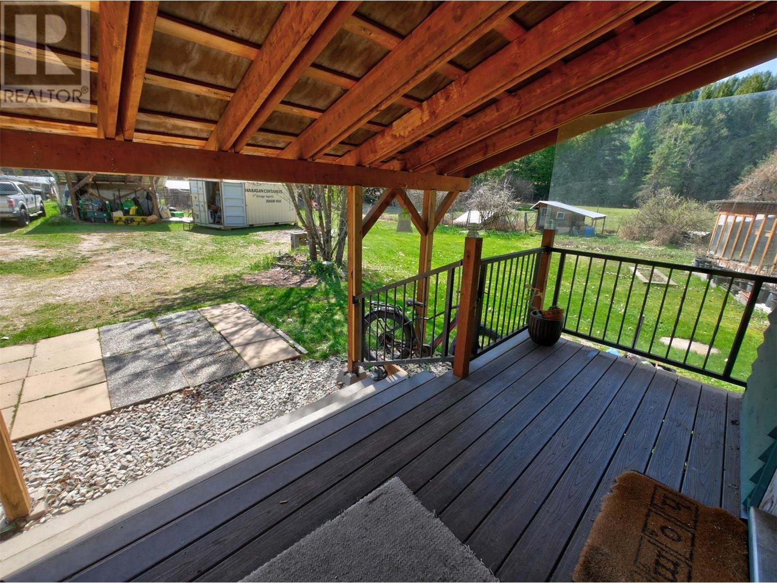 3837 Pass Creek Road, Crescent Valley, British Columbia  V0G 1H1 - Photo 10 - 10348935