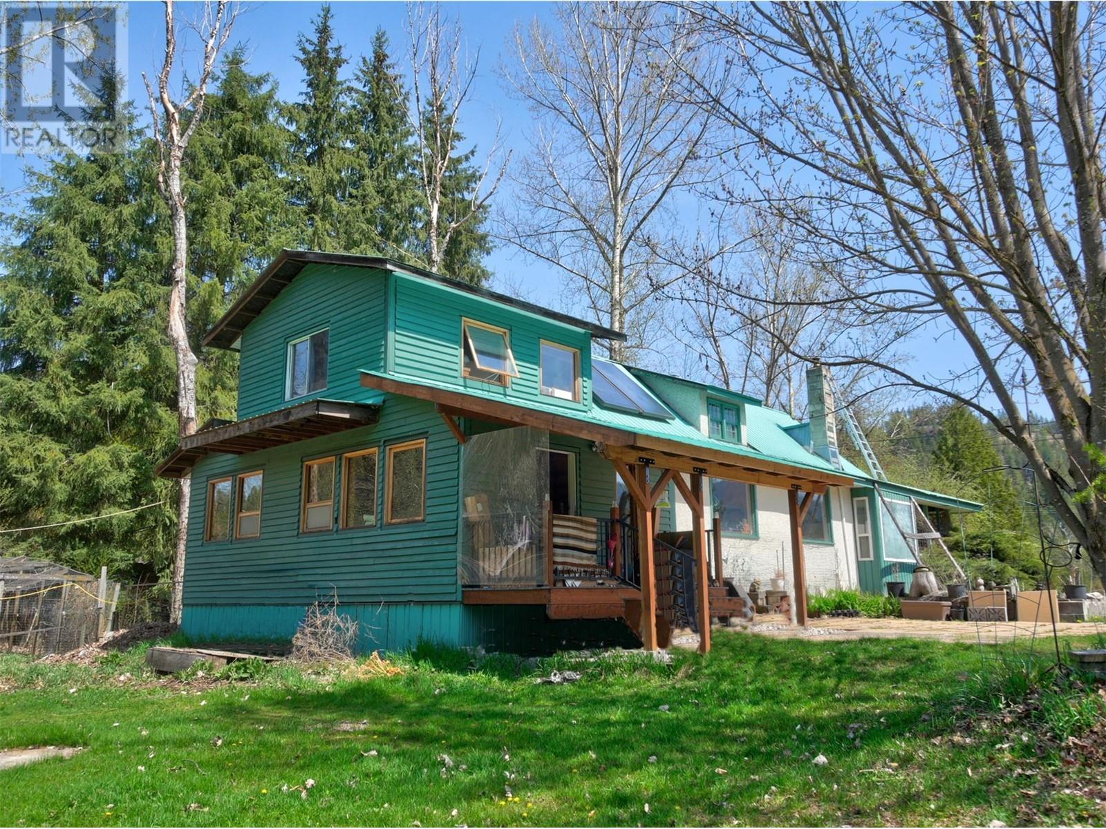 3837 Pass Creek Road, Crescent Valley, British Columbia  V0G 1H1 - Photo 11 - 10348935
