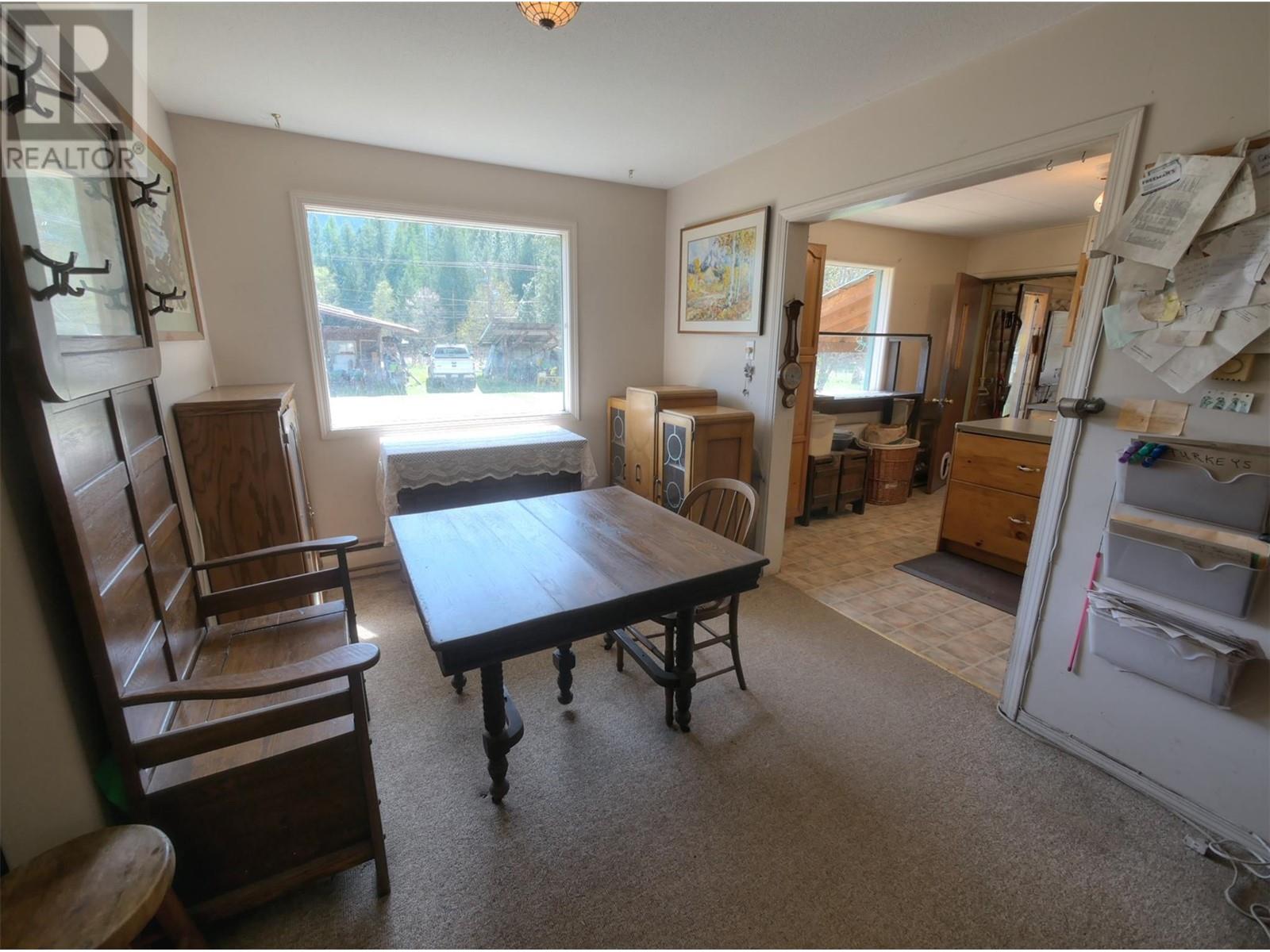 3837 Pass Creek Road, Crescent Valley, British Columbia  V0G 1H1 - Photo 4 - 10348935