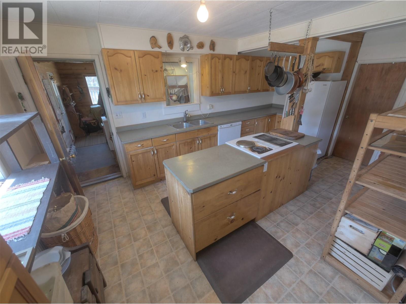 3837 Pass Creek Road, Crescent Valley, British Columbia  V0G 1H1 - Photo 5 - 10348935