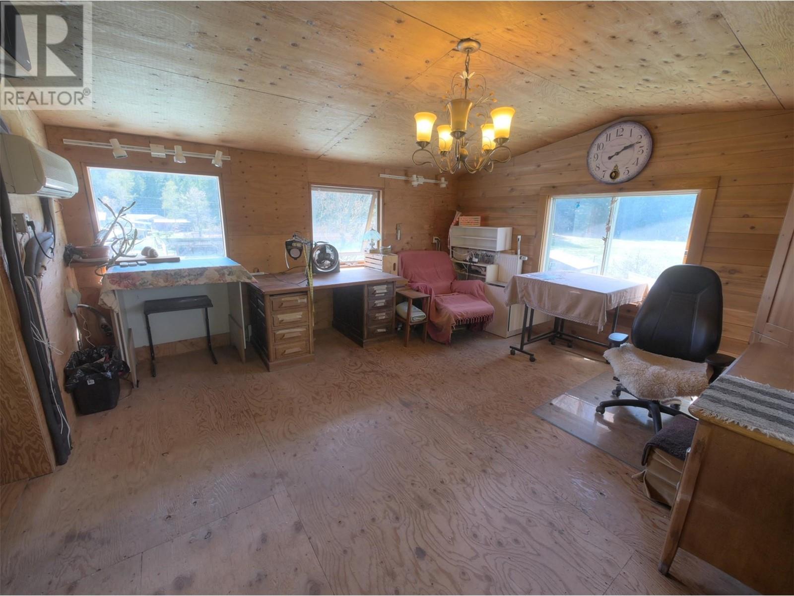 3837 Pass Creek Road, Crescent Valley, British Columbia  V0G 1H1 - Photo 7 - 10348935