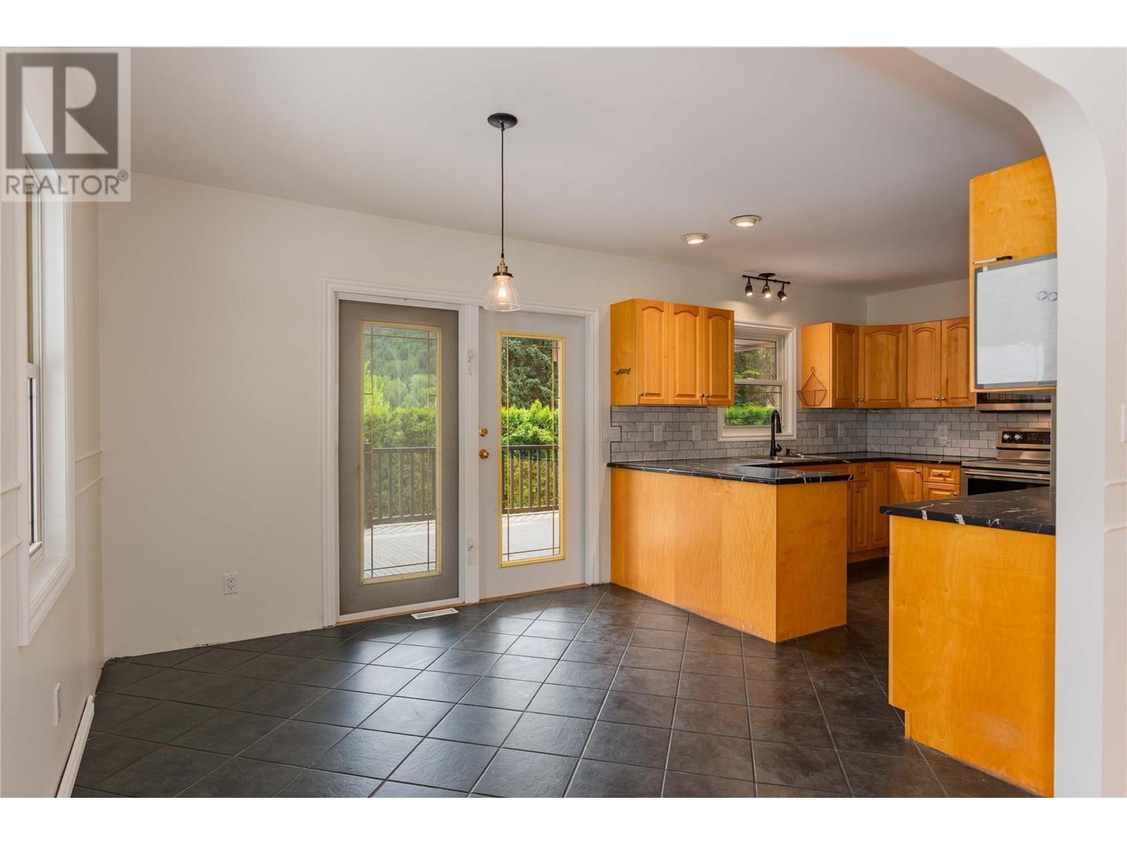 672 Calder Drive, Warfield, British Columbia  V1R 2H8 - Photo 11 - 10347104
