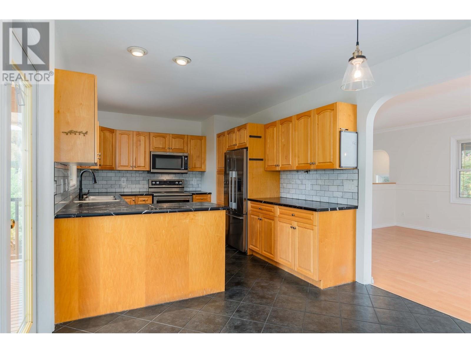672 Calder Drive, Warfield, British Columbia  V1R 2H8 - Photo 13 - 10347104