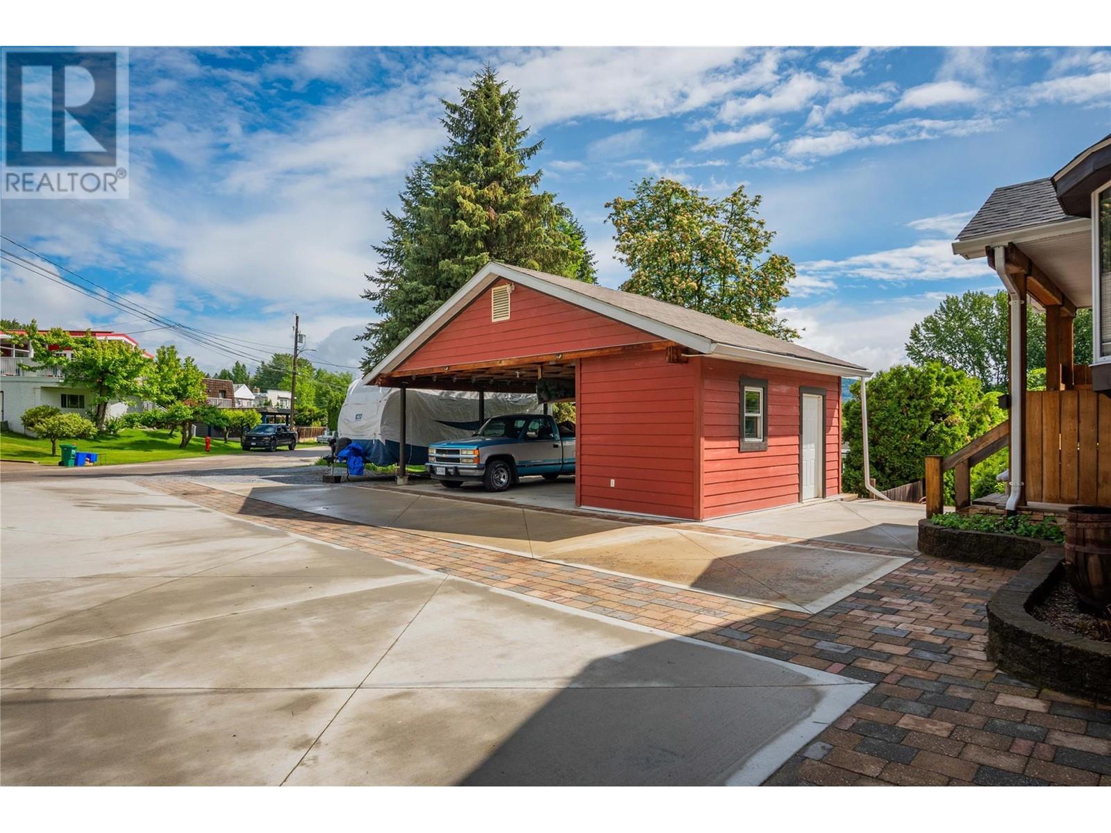 672 Calder Drive, Warfield, British Columbia  V1R 2H8 - Photo 3 - 10347104