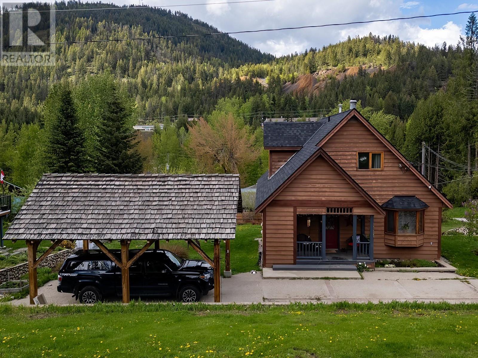 1190 Black Bear Drive, Rossland, British Columbia  V0G 1Y0 - Photo 1 - 10348997