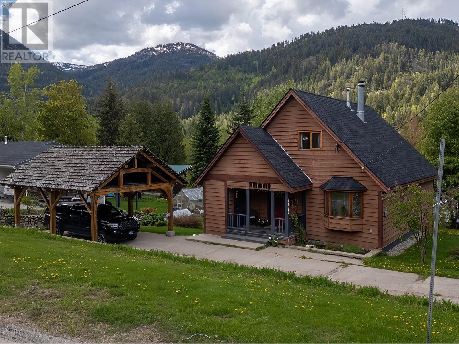 1190 Black Bear Drive, Rossland, British Columbia  V0G 1Y0 - Photo 2 - 10348997