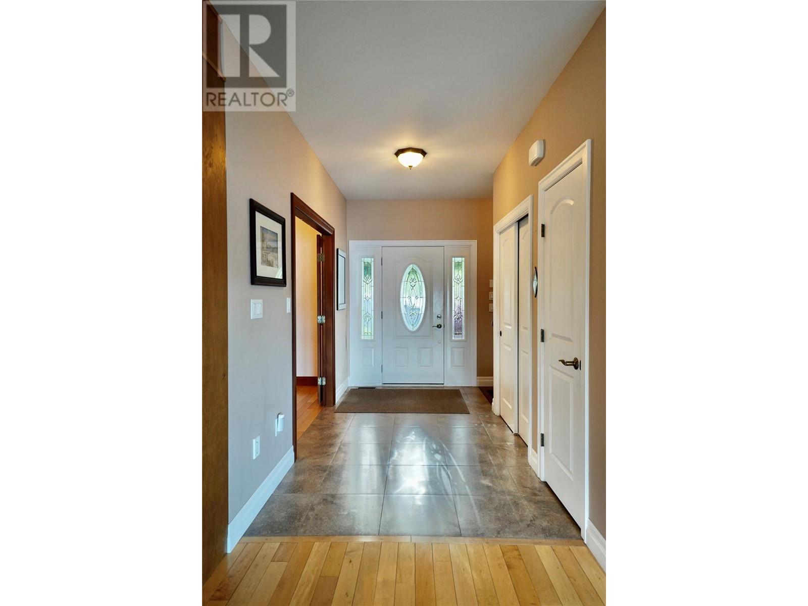 924 Queens Road, Balfour, British Columbia  V0G 1C0 - Photo 11 - 10349082
