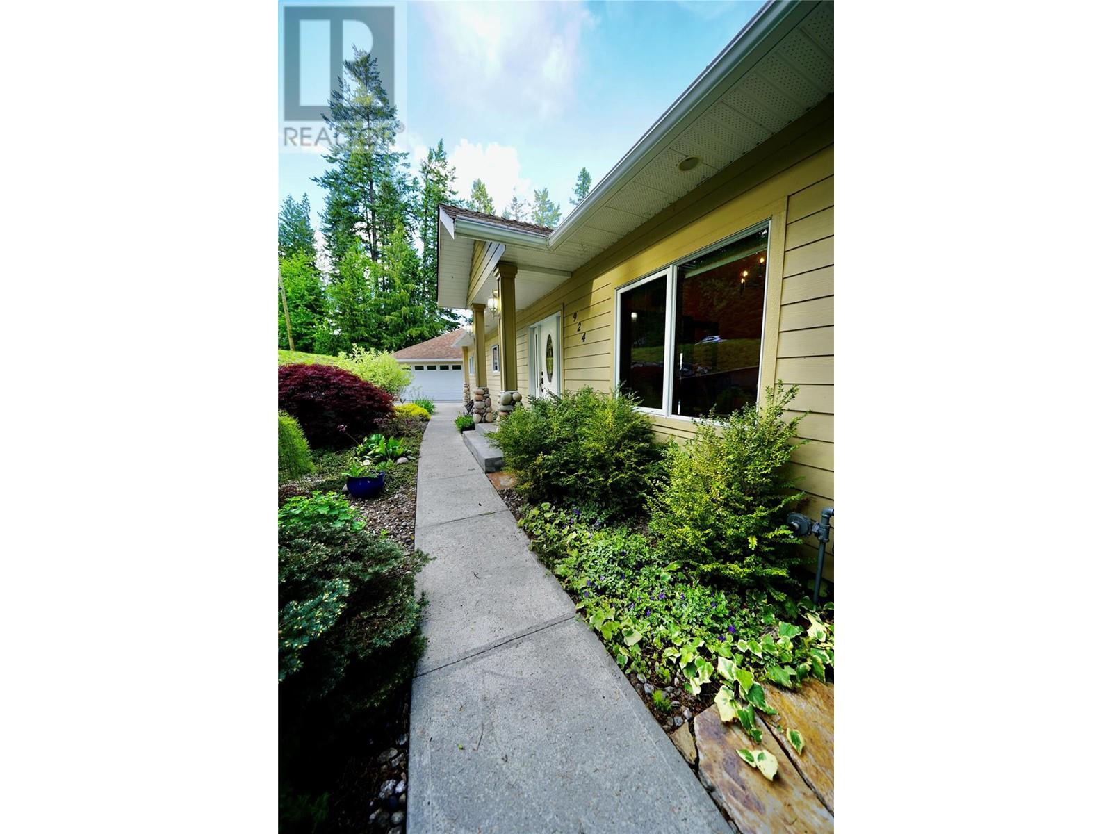 924 Queens Road, Balfour, British Columbia  V0G 1C0 - Photo 9 - 10349082