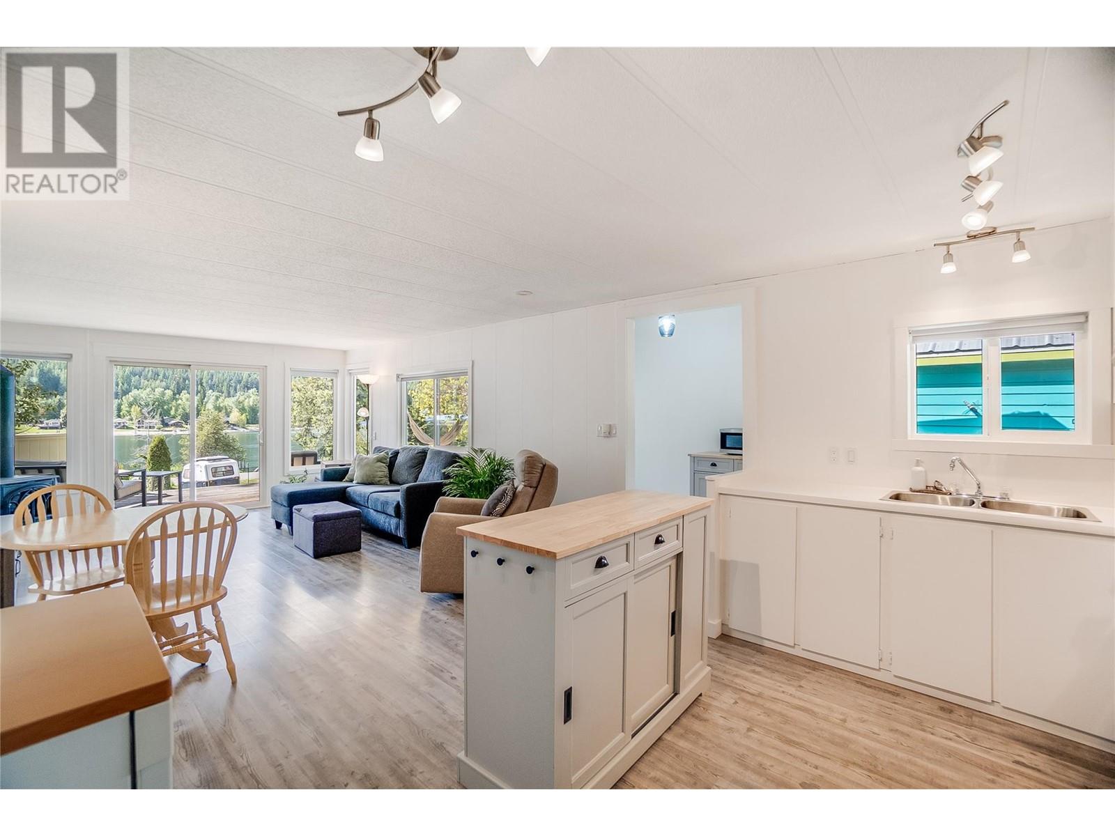 7733 Balfour Wharf Road, Balfour, British Columbia  V0G 1C0 - Photo 10 - 10348533