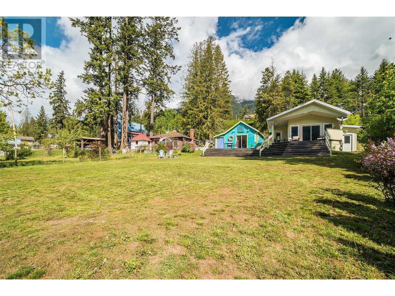 7733 Balfour Wharf Road, Balfour, British Columbia  V0G 1C0 - Photo 2 - 10348533