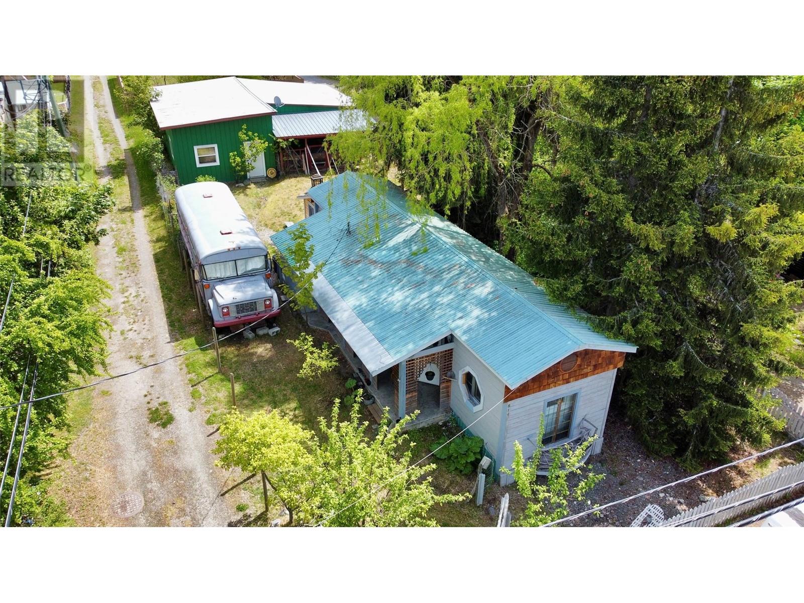 814 Josephine Street, New Denver, British Columbia  V0G 1S0 - Photo 1 - 10347610