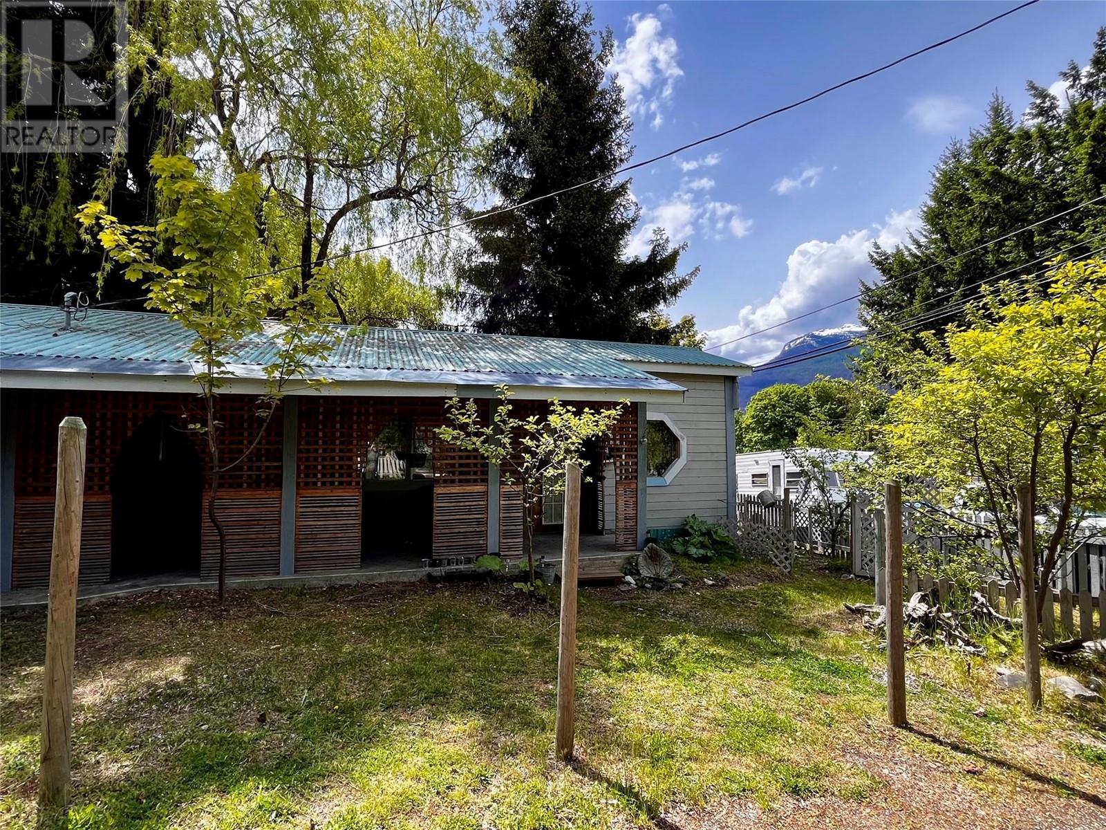 814 Josephine Street, New Denver, British Columbia  V0G 1S0 - Photo 14 - 10347610