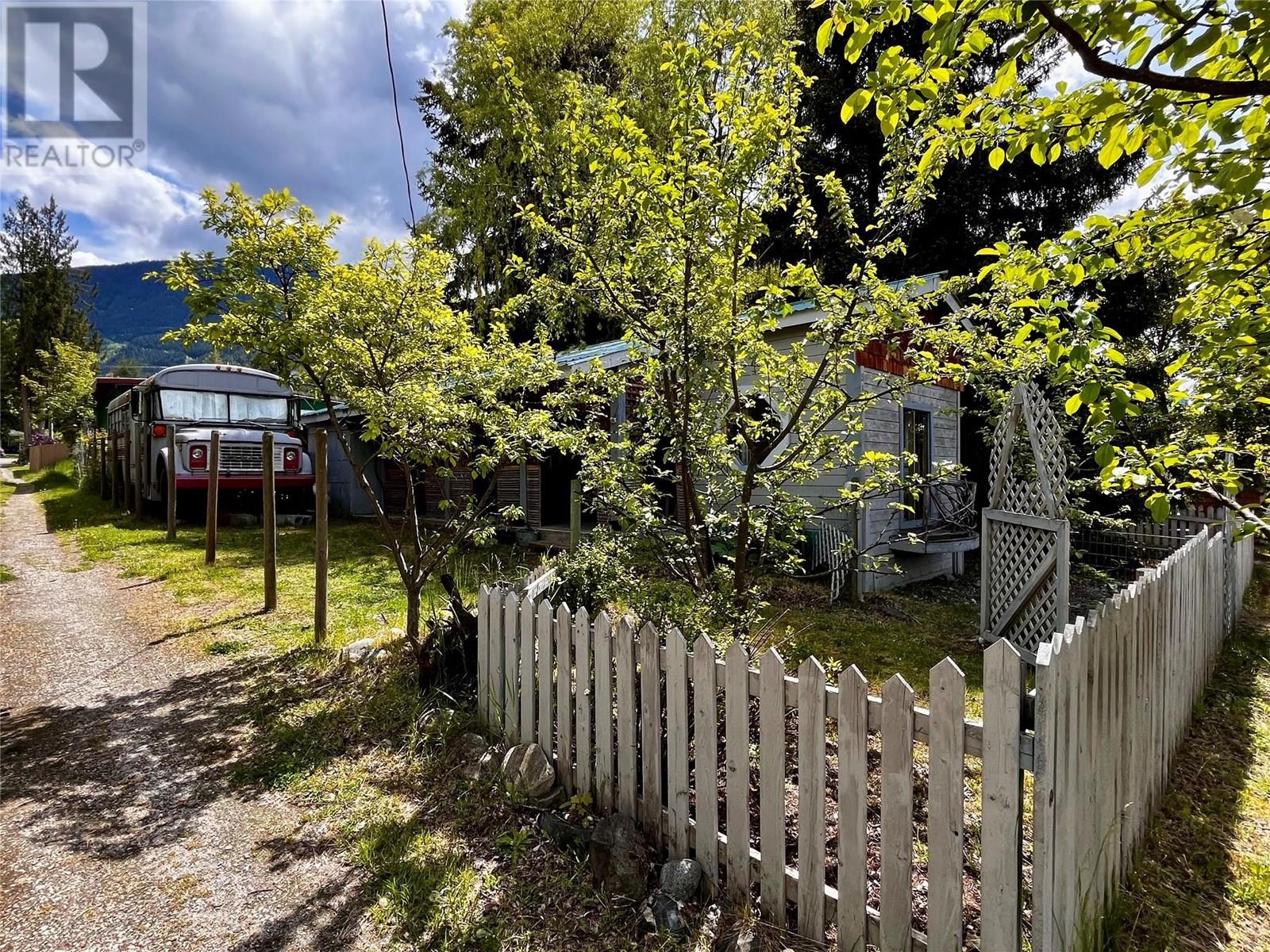814 Josephine Street, New Denver, British Columbia  V0G 1S0 - Photo 15 - 10347610