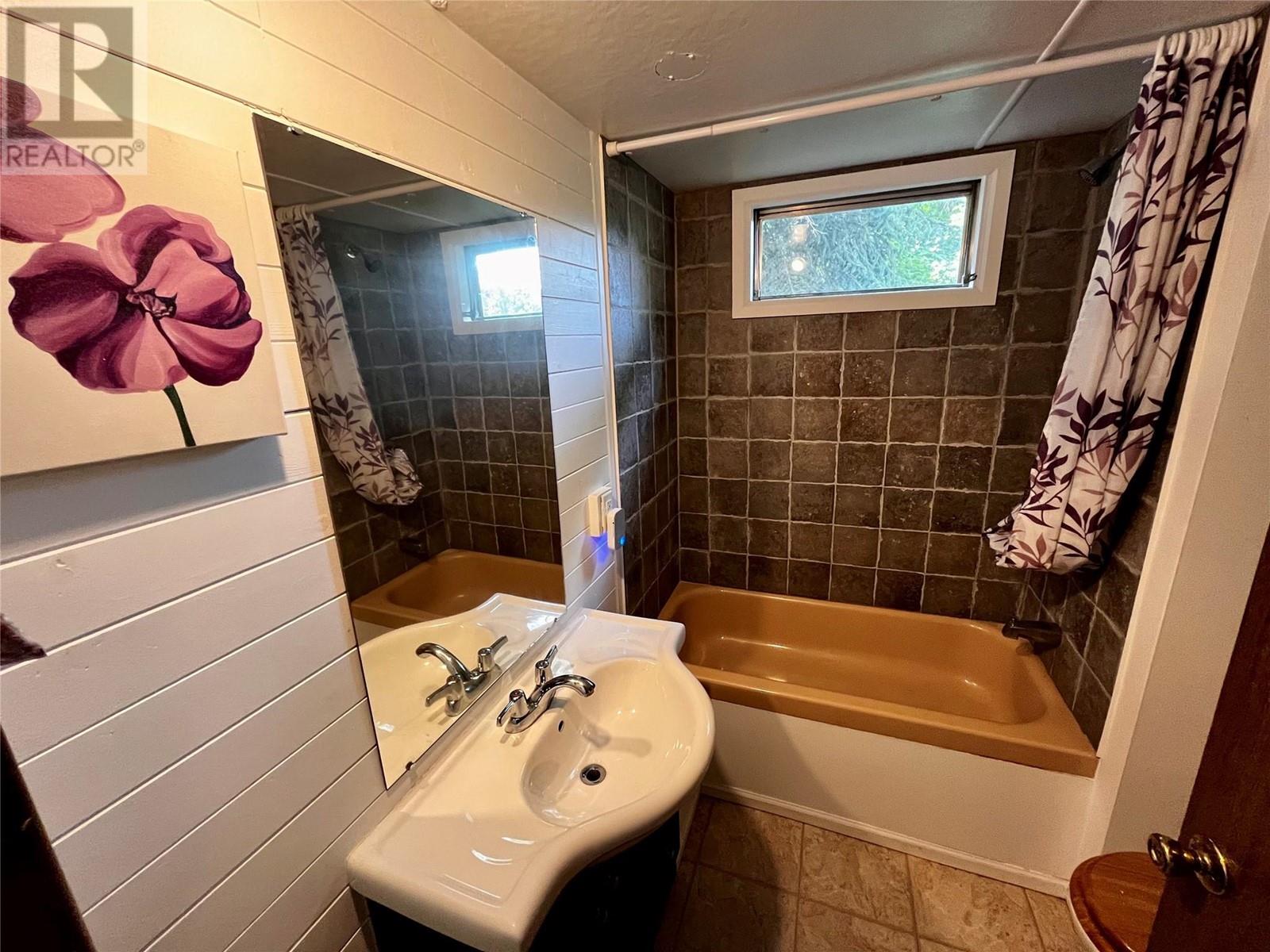 814 Josephine Street, New Denver, British Columbia  V0G 1S0 - Photo 24 - 10347610