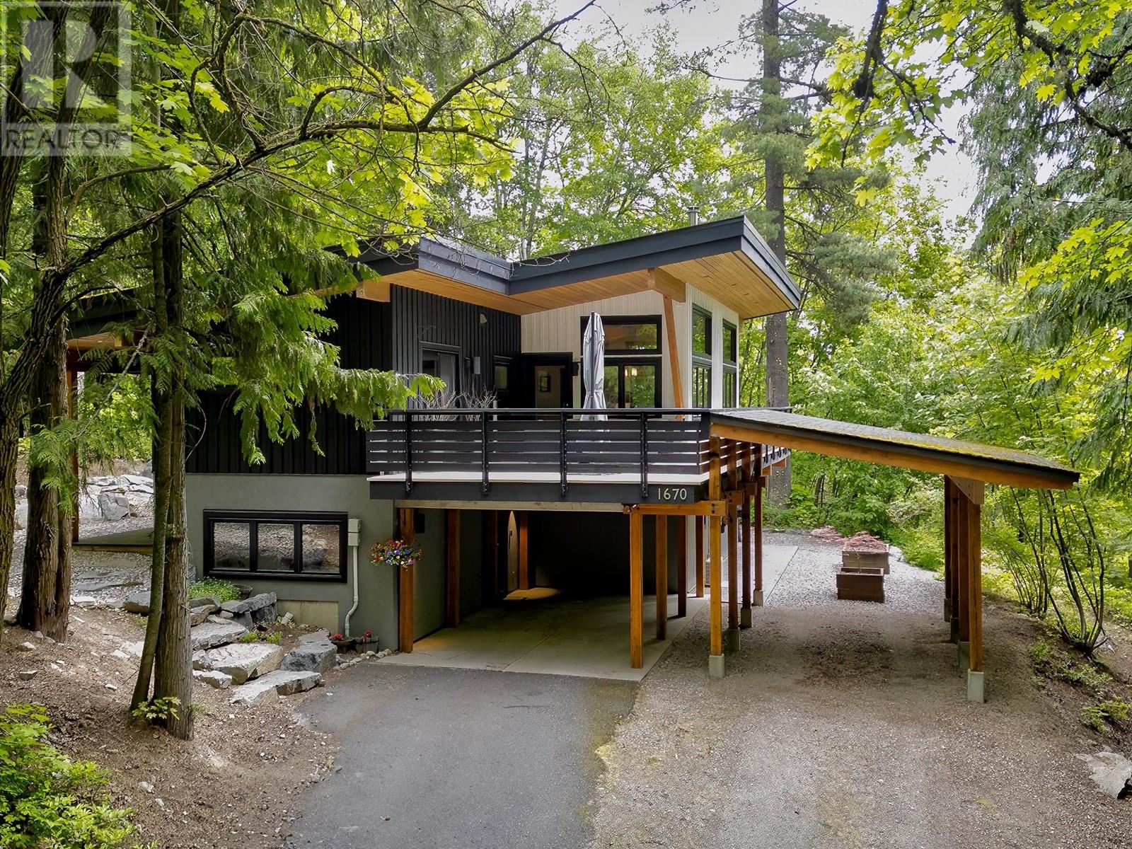1670 Park Street, Rossland, British Columbia  V0G 1Y0 - Photo 1 - 10349132