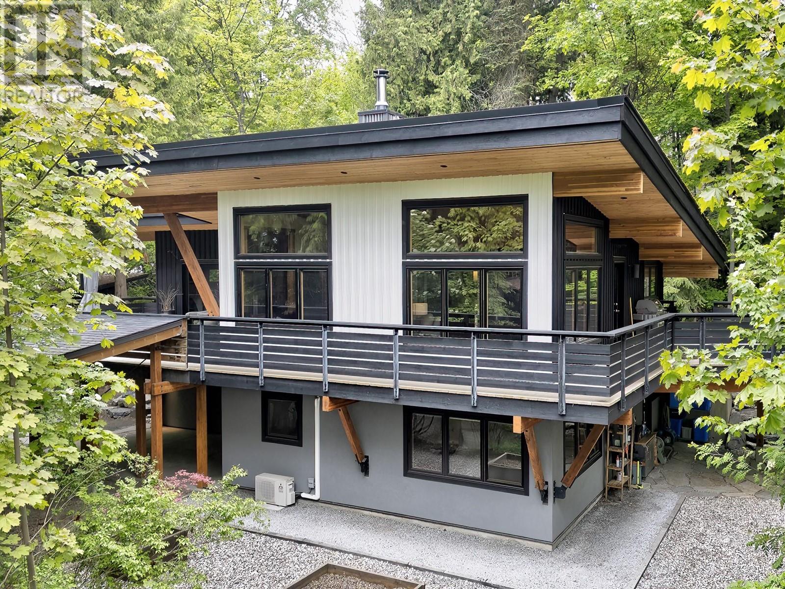 1670 Park Street, Rossland, British Columbia  V0G 1Y0 - Photo 10 - 10349132