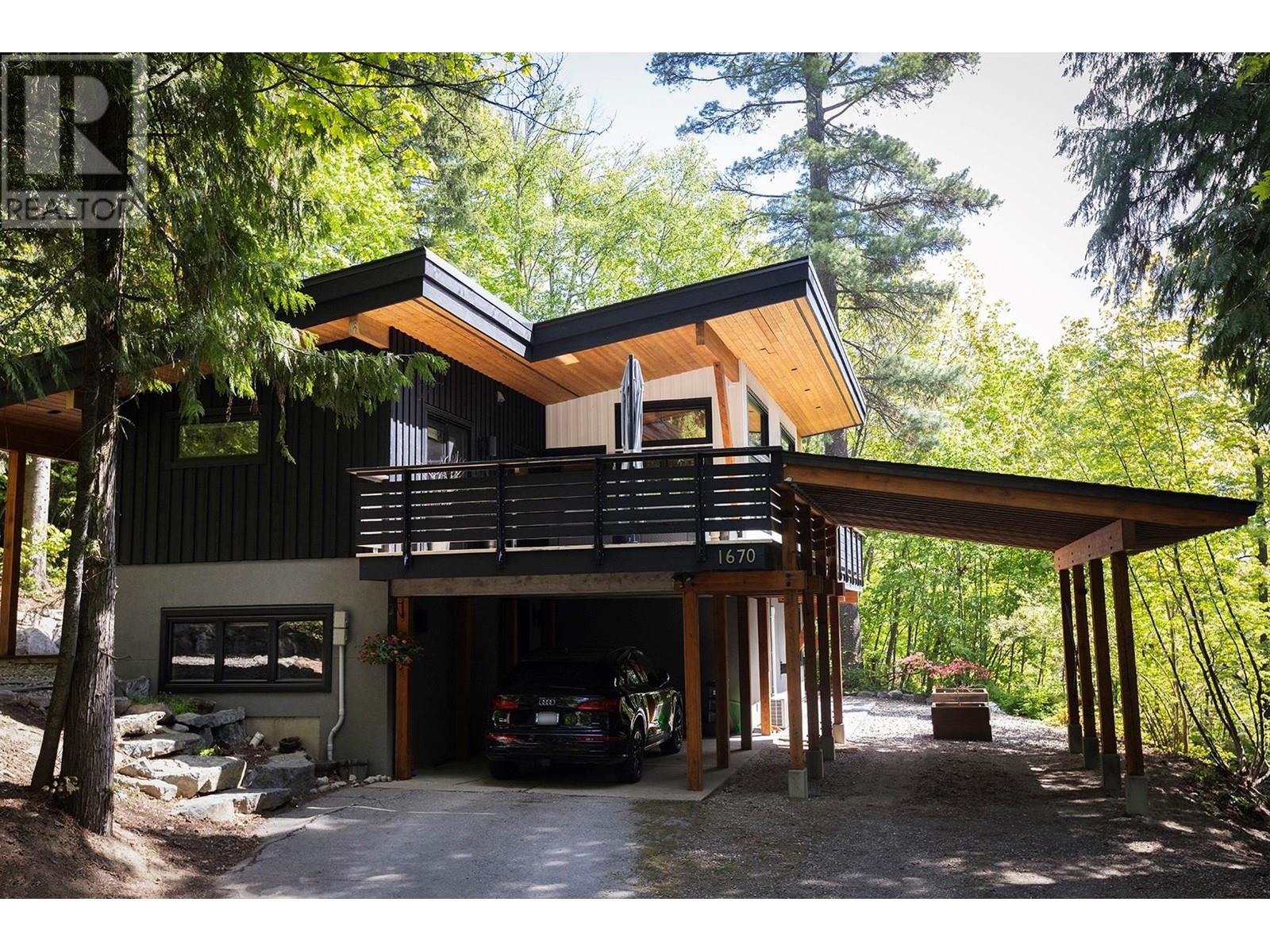 1670 Park Street, Rossland, British Columbia  V0G 1Y0 - Photo 12 - 10349132