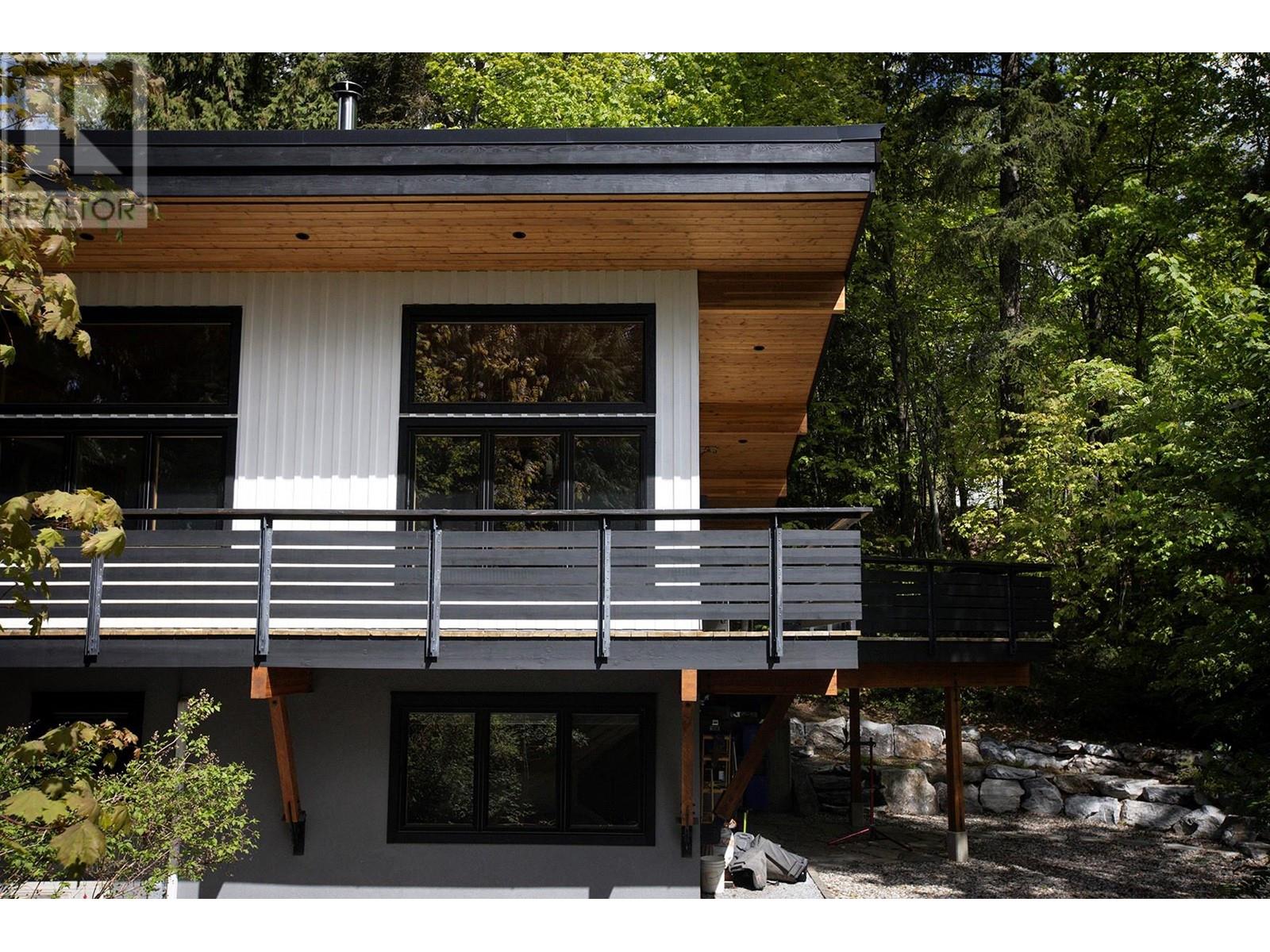 1670 Park Street, Rossland, British Columbia  V0G 1Y0 - Photo 13 - 10349132