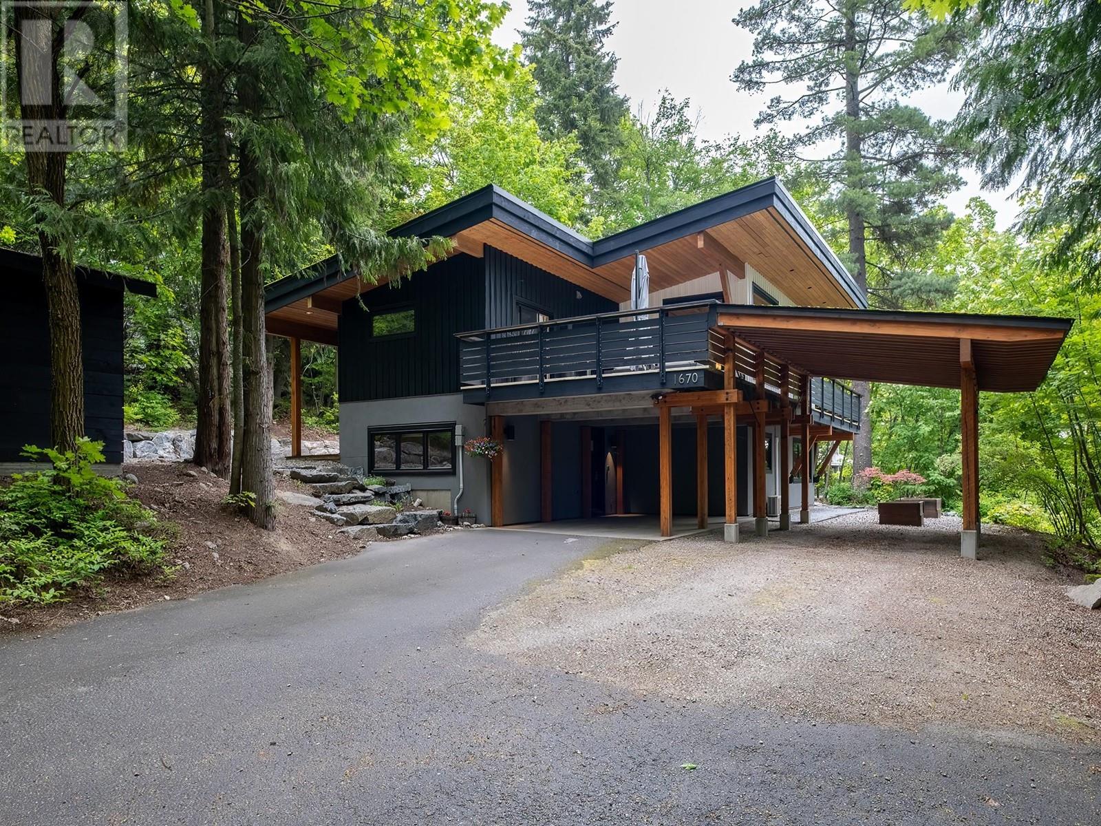1670 Park Street, Rossland, British Columbia  V0G 1Y0 - Photo 2 - 10349132