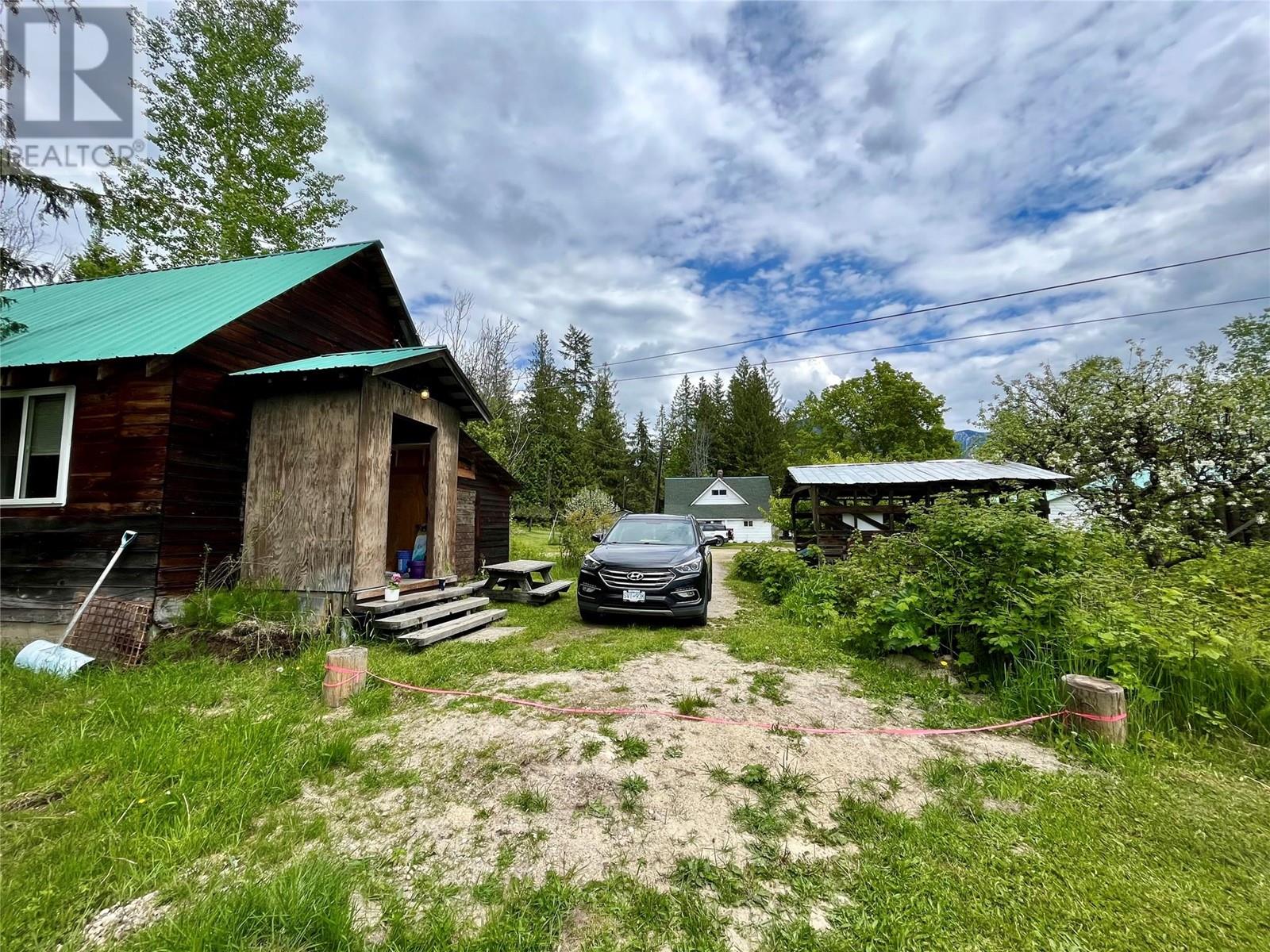 740 Highway 6 S, Nakusp, British Columbia  V0G 1R0 - Photo 11 - 10349240