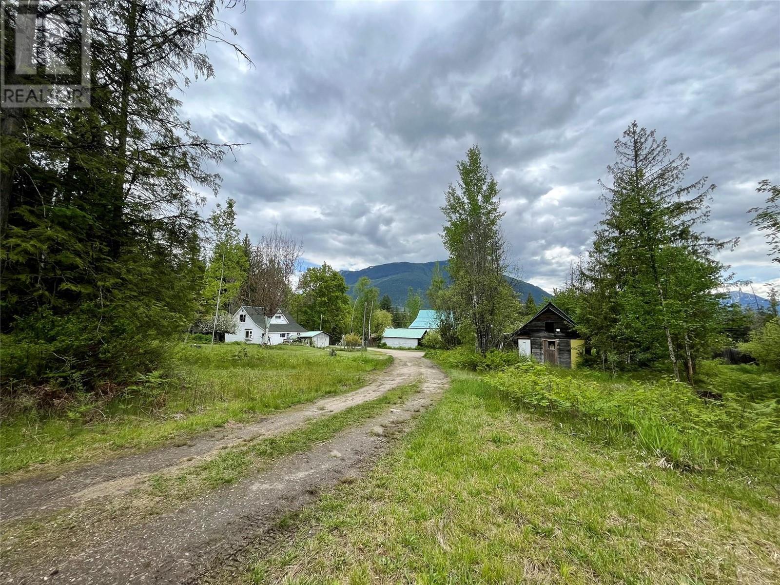 740 Highway 6 S, Nakusp, British Columbia  V0G 1R0 - Photo 18 - 10349240