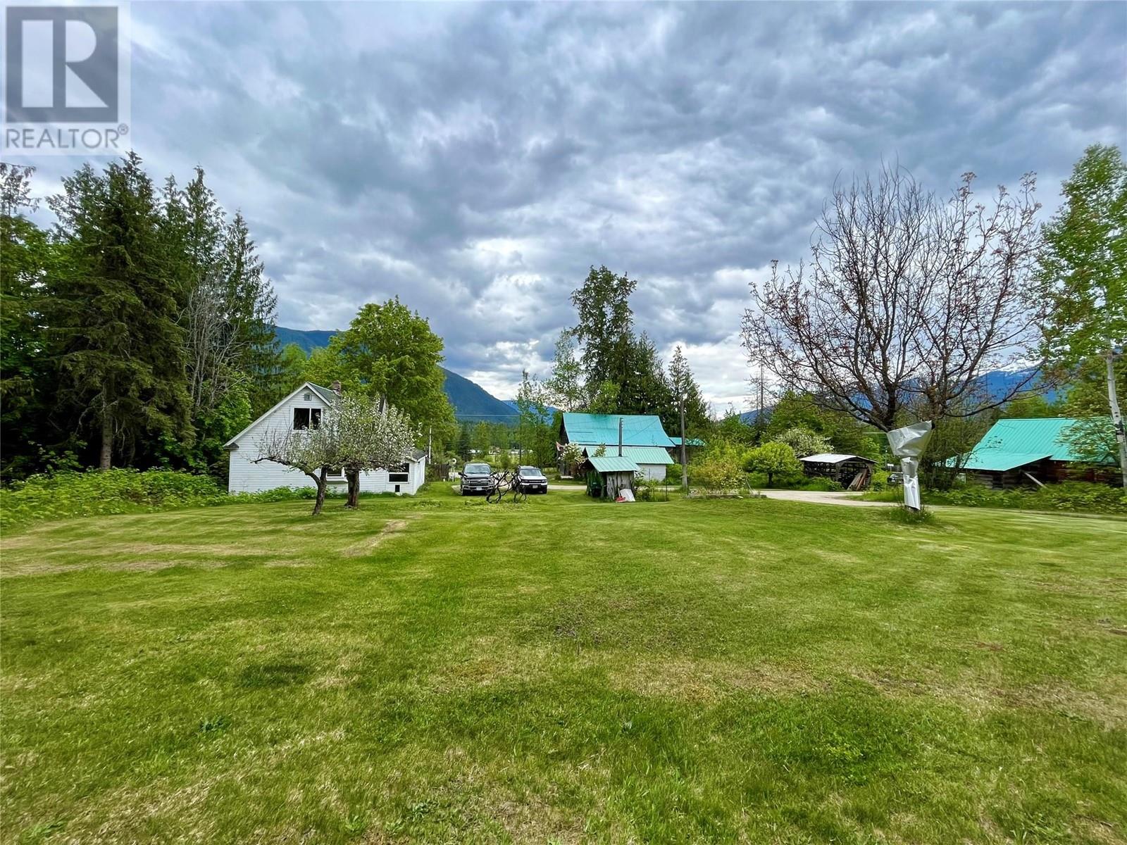 740 Highway 6 S, Nakusp, British Columbia  V0G 1R0 - Photo 4 - 10349240