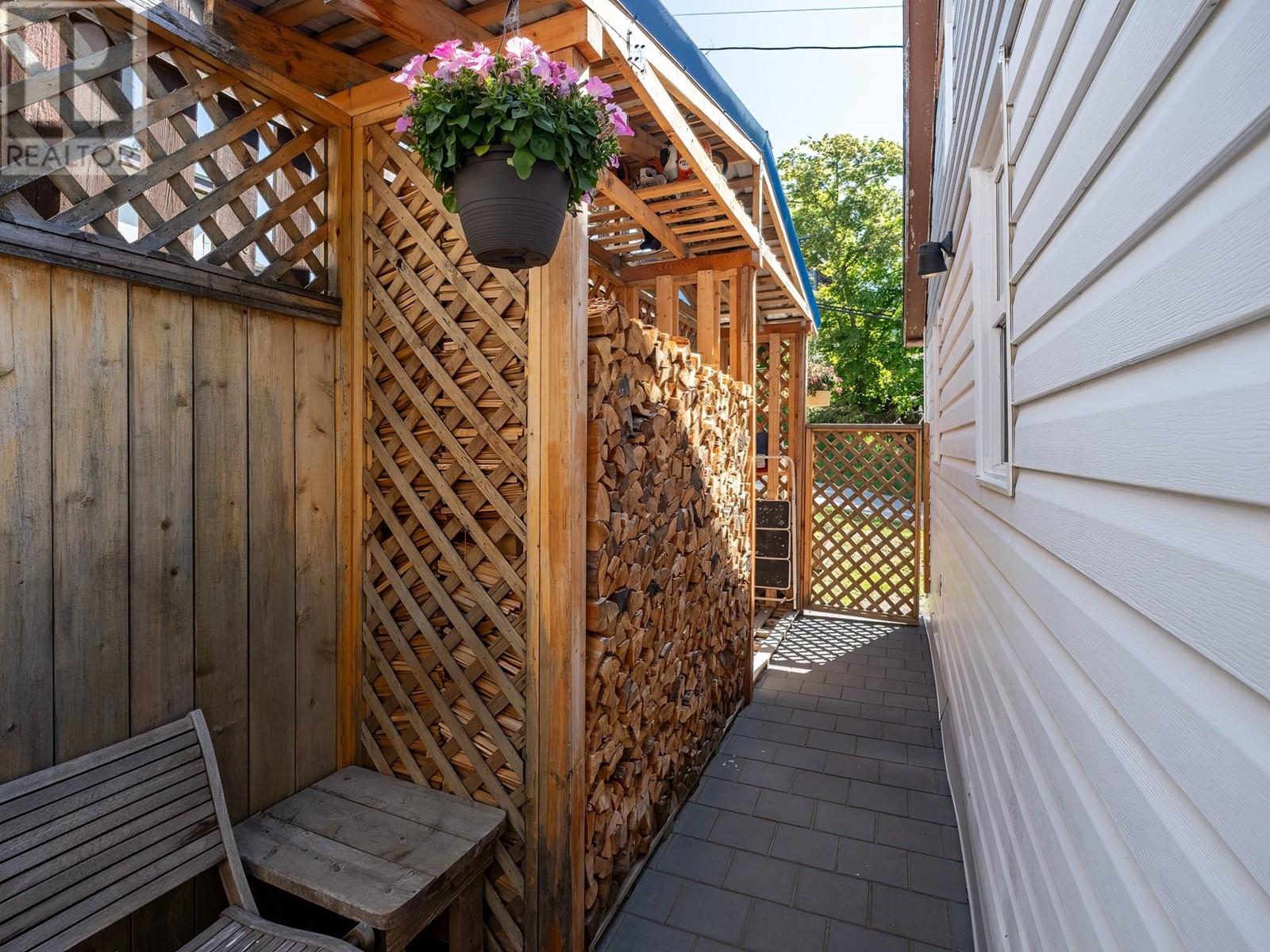 2173 Spokane Street, Rossland, British Columbia  V0G 1Y0 - Photo 33 - 10349211