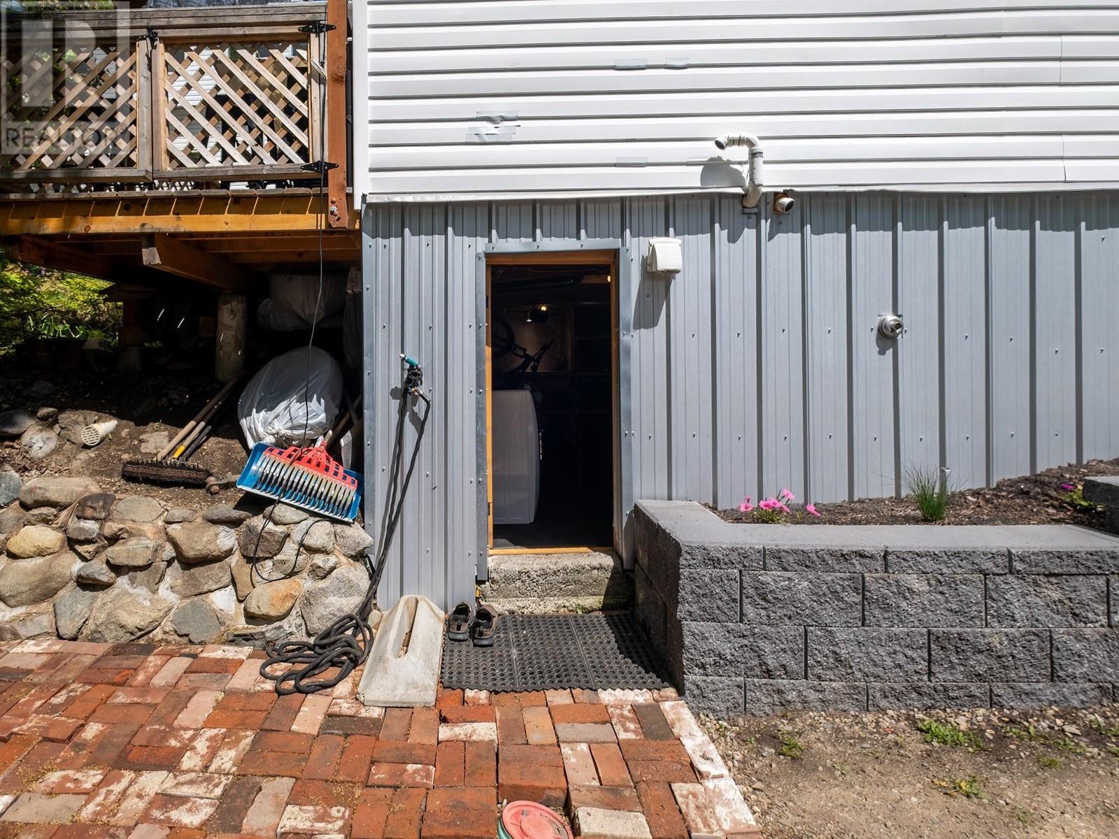 2173 Spokane Street, Rossland, British Columbia  V0G 1Y0 - Photo 35 - 10349211