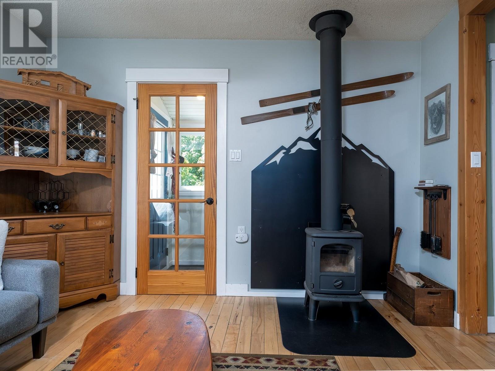 2173 Spokane Street, Rossland, British Columbia  V0G 1Y0 - Photo 5 - 10349211